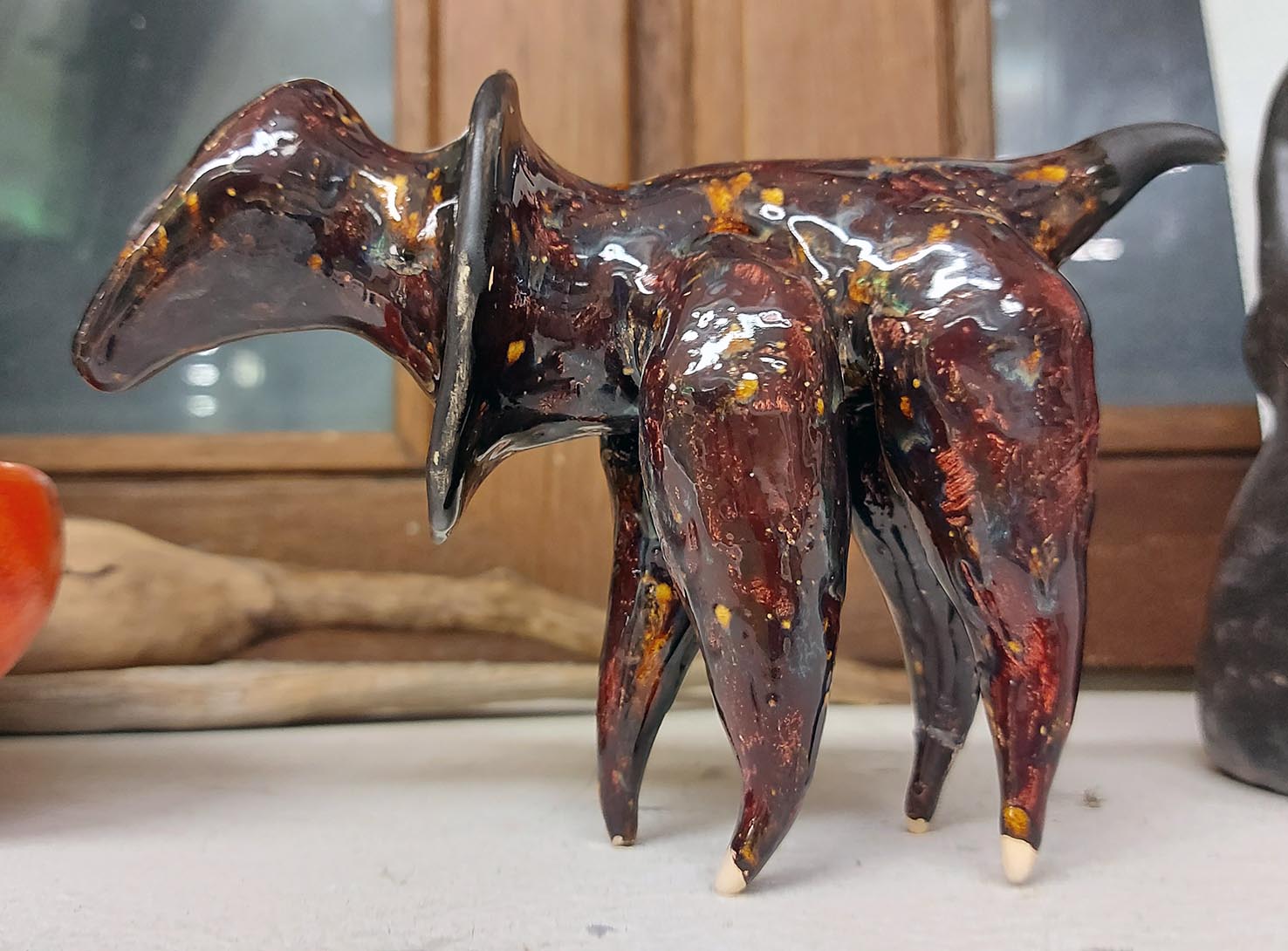 Keramik7 Glasierte Keramikskulptur eines abstrakten Tiers aus dem MainKreativRaum Atelier
